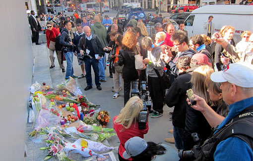 Fans mourn the passing of Steve Jobs outside the 5th Avenue Apple Store in New York
